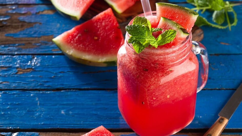 Suco para combater inchaço (Imagem: nerudol | Shutterstock)