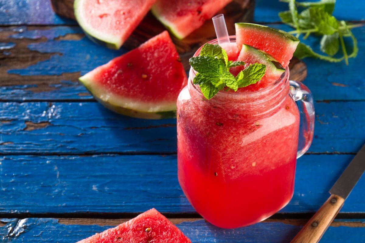 Suco para combater inchaço (Imagem: nerudol | Shutterstock)
