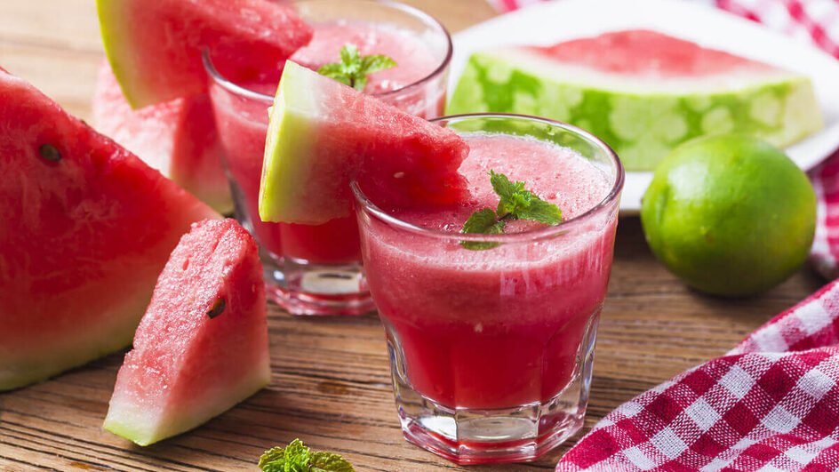 Suco de melancia e hortelã (Imagem: yuda chen | Shutterstock)