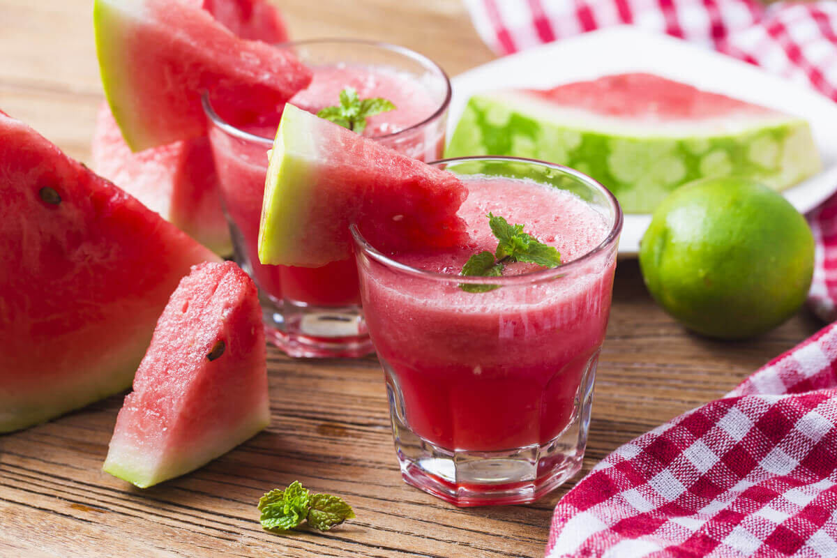 Suco de melancia e hortelã (Imagem: yuda chen | Shutterstock)