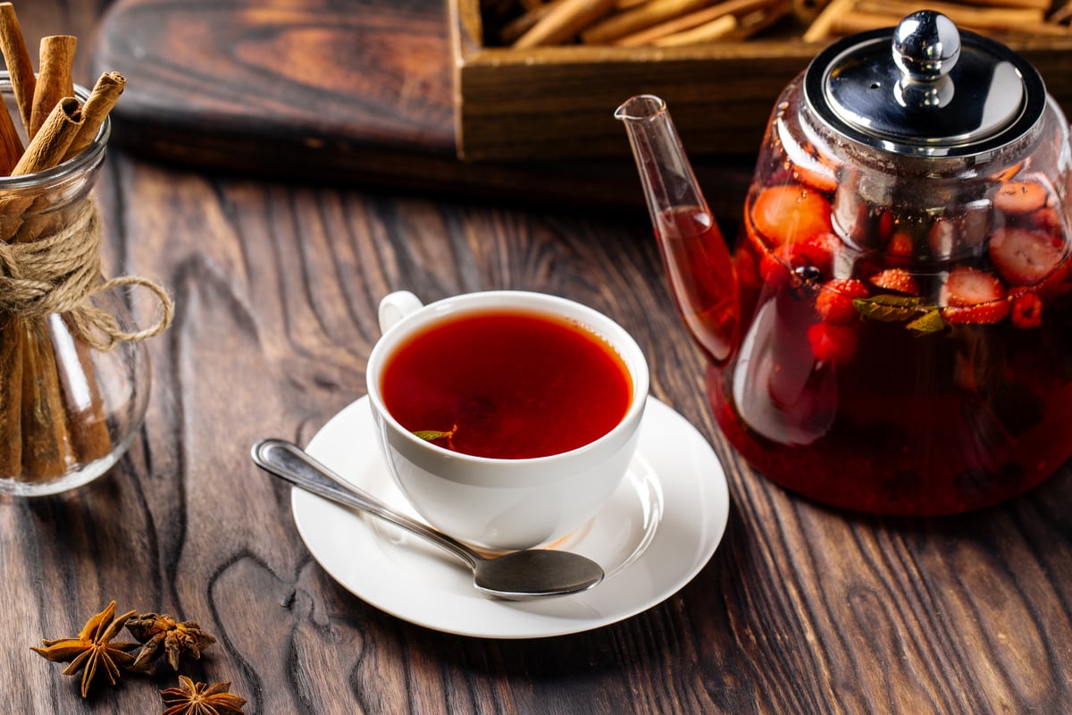 Chá de morango, framboesa e maçã (Imagem: Hihitetlin | Shutterstock)