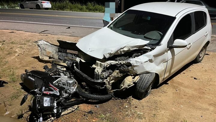 Grave acidente deixa uma adolescente morta.