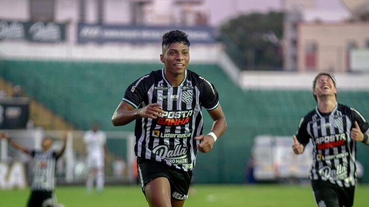 Atacante Alisson fez o primeiro gol do Figueirense contra a Aparecidense (Foto: Patrick Floriani, FFC)