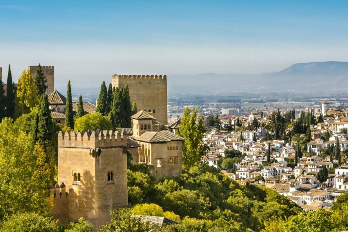 Andaluzia encanta com sua rica cultura, paisagens deslumbrantes e charme histórico  (Imagem: David Ionut | Shutterstock)