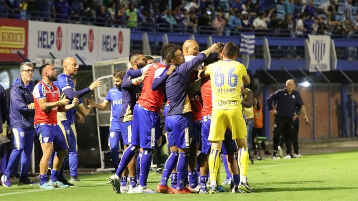 Avaí vence a segunda na Ressacada (Foto: Frederico Tadeu, Avaí)