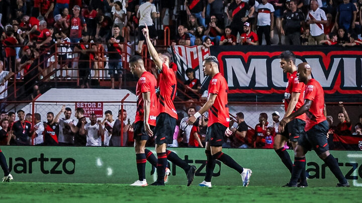 Brusque é goleado pelo Atlético-GO e está fora da Copa do Brasil.png