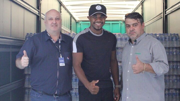 Campeão do BBB 24 é visto em Criciúma comprando água para doar ao RS 2