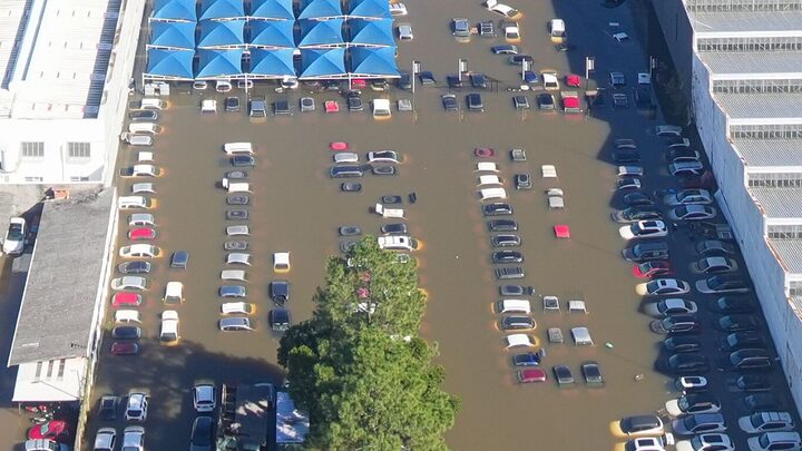 Estimativa é de que ao menos 200 mil carros tenham sido atingidos por alagamentos (Foto: Mauricio Tonetto, Governo do RS, Divulgação)