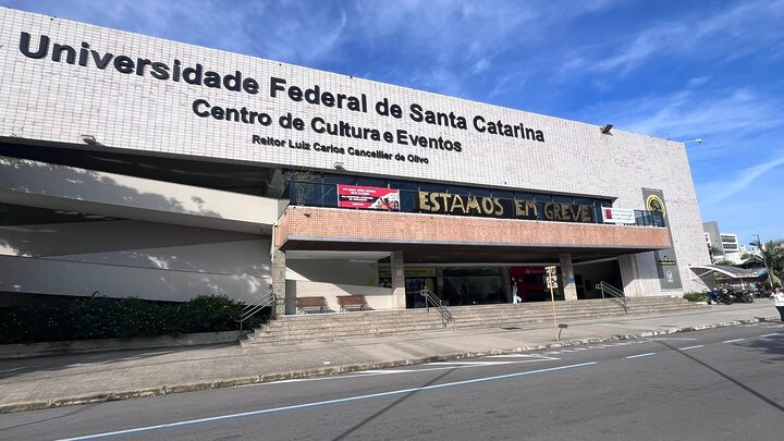 Centro de eventos da UFSC durante a greve