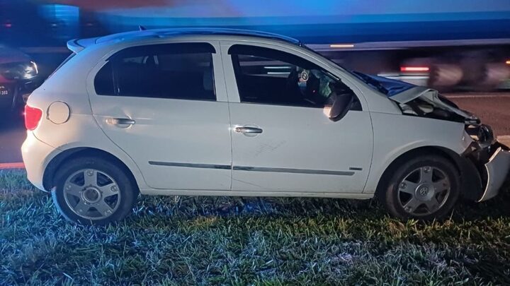 Ciclista morre após ser atropelado por dois veículos.