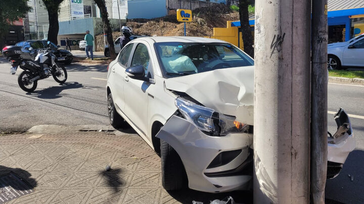 Acidente na Avenida Mauro Ramos nesta terça-feira (7)
