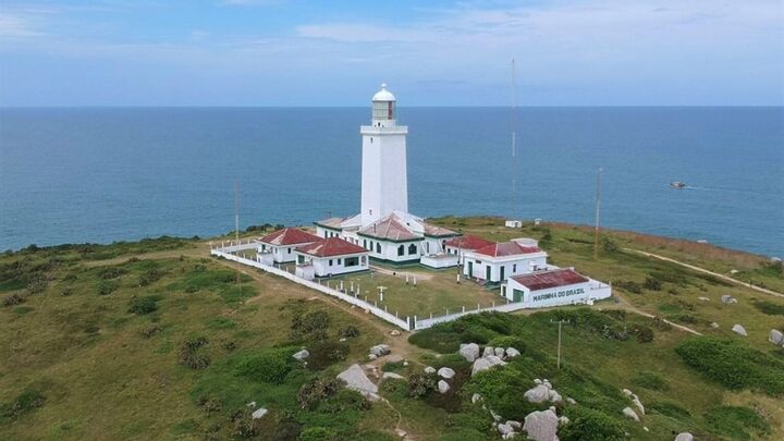 Farol de Santa Marta em Laguna é um dos principais pontos turísticos de SC