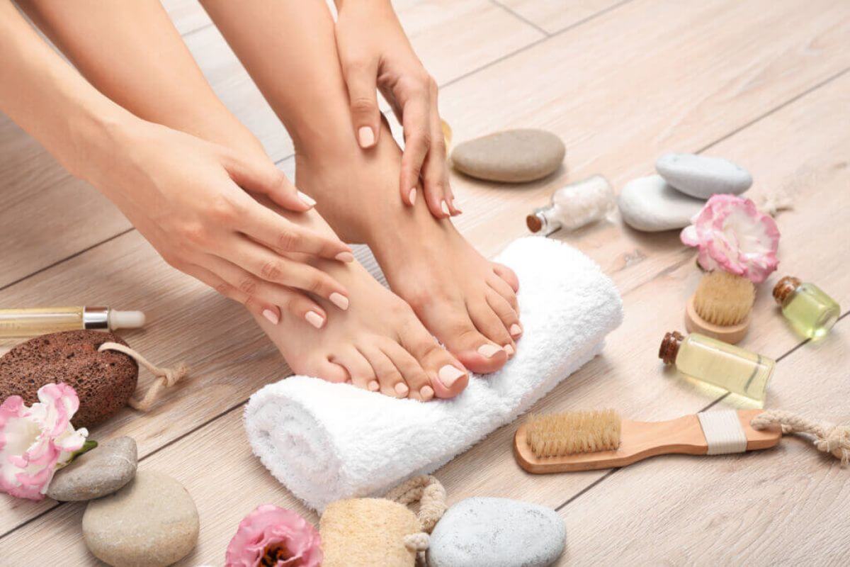A micose pode afetar os dedos e as unhas dos pés (Imagem: Pixel-Shot | Shutterstock)