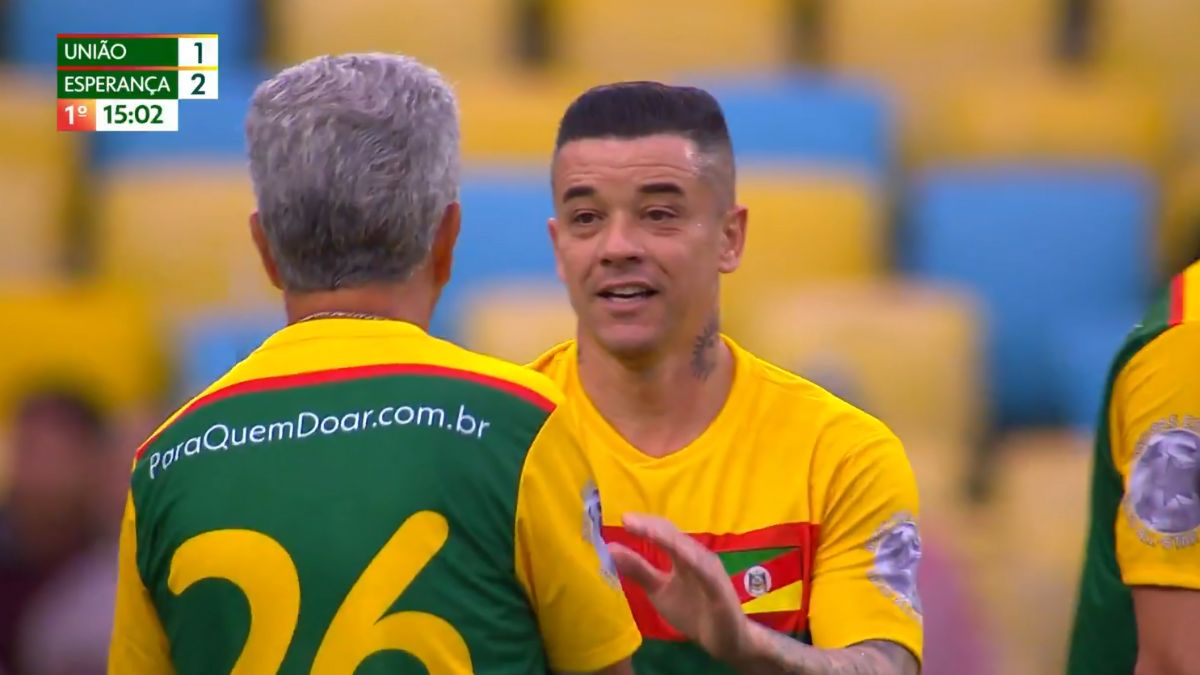 D'Alessandro faz o segundo e vira para o Esperança (Foto: TV Globo, Reprodução)