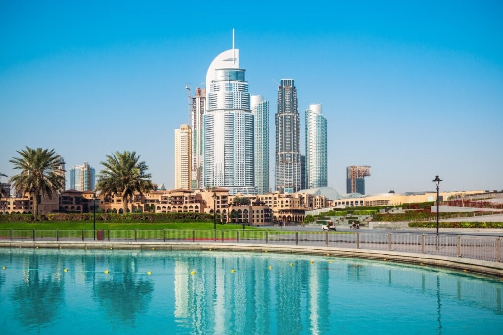 Os Emirados Árabes Unidos, especificamente Dubai, oferecem condições excepcionais para nômades digitais (Imagem: saiko3p | Shutterstock)