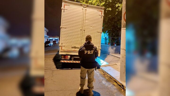 Caminhão furtado há 5 meses é recuperado pela PRF-SC