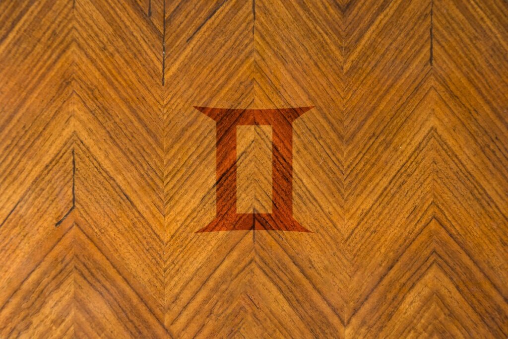 Com o Sol em G&ecirc;meos, os nativos ter&atilde;o novas oportunidades no setor profissional (Imagem: Fabrizio Chiriu | Shutterstock)