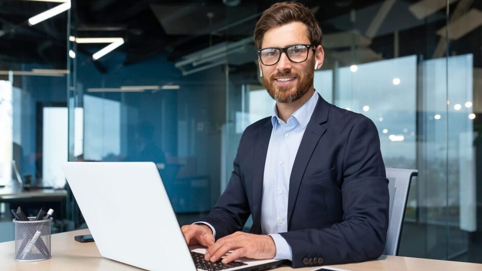 As empresas procuram por profissionais com habilidades estratégicas e capacidade de adaptação (Imagem: voronaman | Shutterstock)