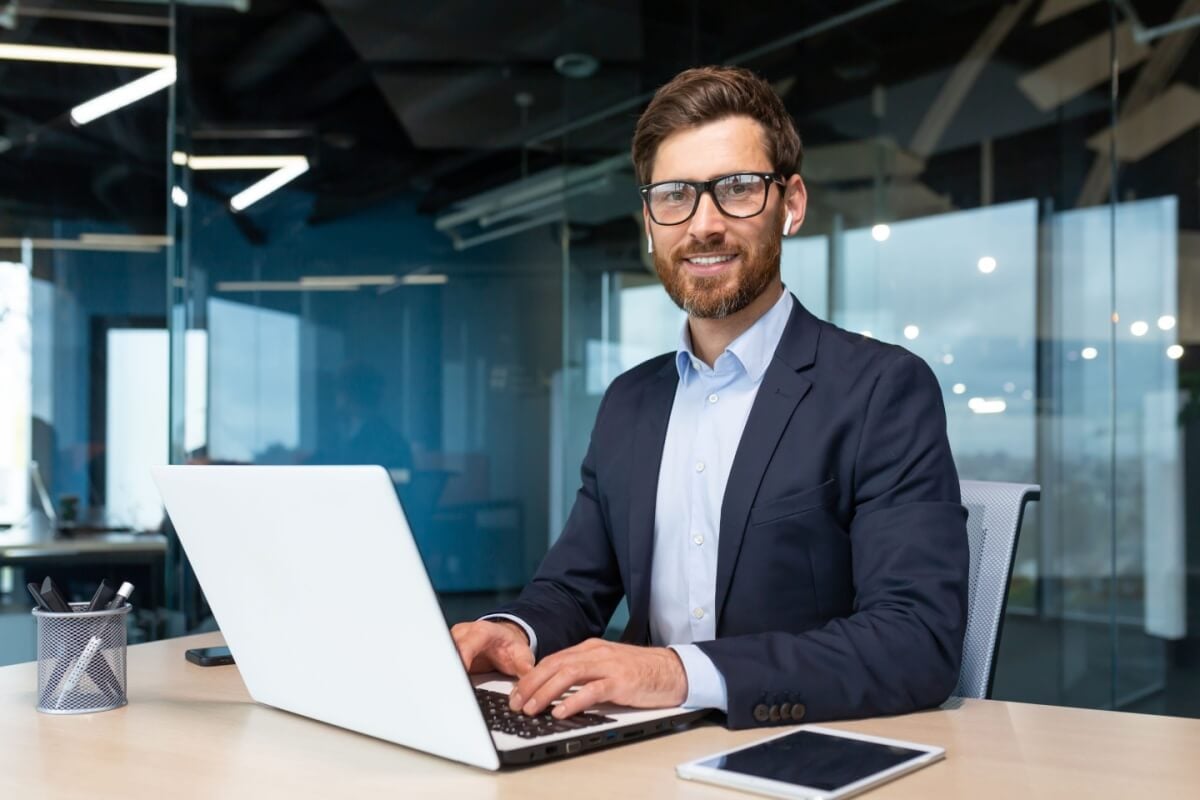 As empresas procuram por profissionais com habilidades estratégicas e capacidade de adaptação (Imagem: voronaman | Shutterstock)