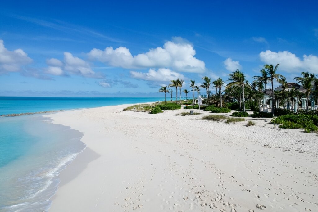 Ilha de Providenciales tem uma das praias mais bonitas do mundo (Imagem: jpbarcelos | Shutterstock)