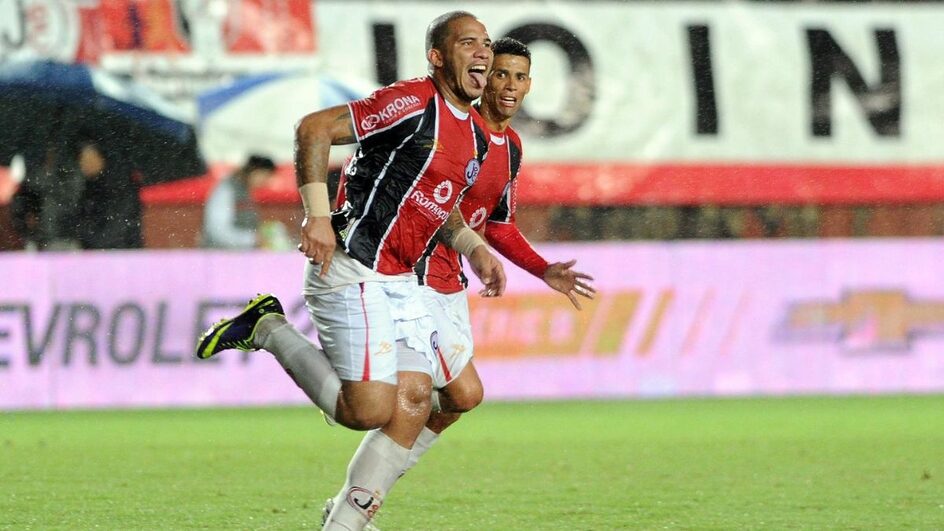 Joinville venceu o Náutico por um a zero (Foto: Rodrigo Philipps, Agencia RBS, Arquivo A Notícia)