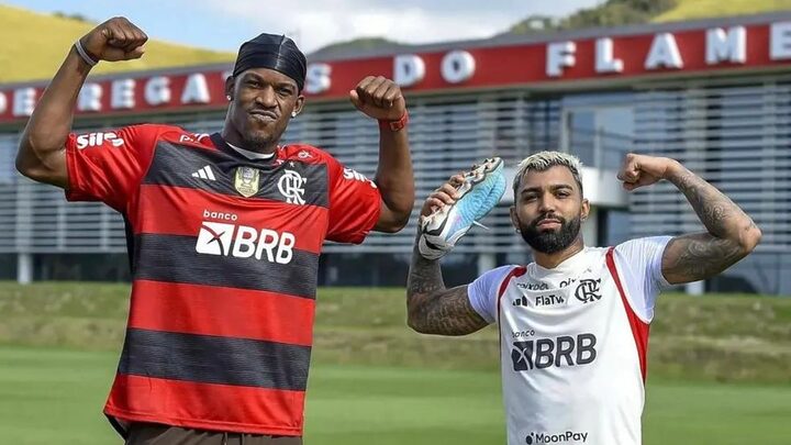Jimmy Butler tira foto ao lado de Gabriel Barbosa (Foto: Divulgação)