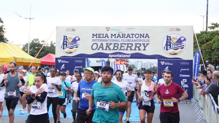 7 mil corredores de todo o Brasil e de oito países vão correr na Meia Maratona Internacional de Florianópolis Foto: Jonathan da Rocha/Sportsland