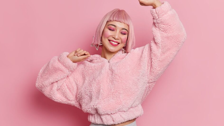 O cabelo marshmallow pink é uma tendência atual (Imagem: Cast Of Thousands | Shutterstock)