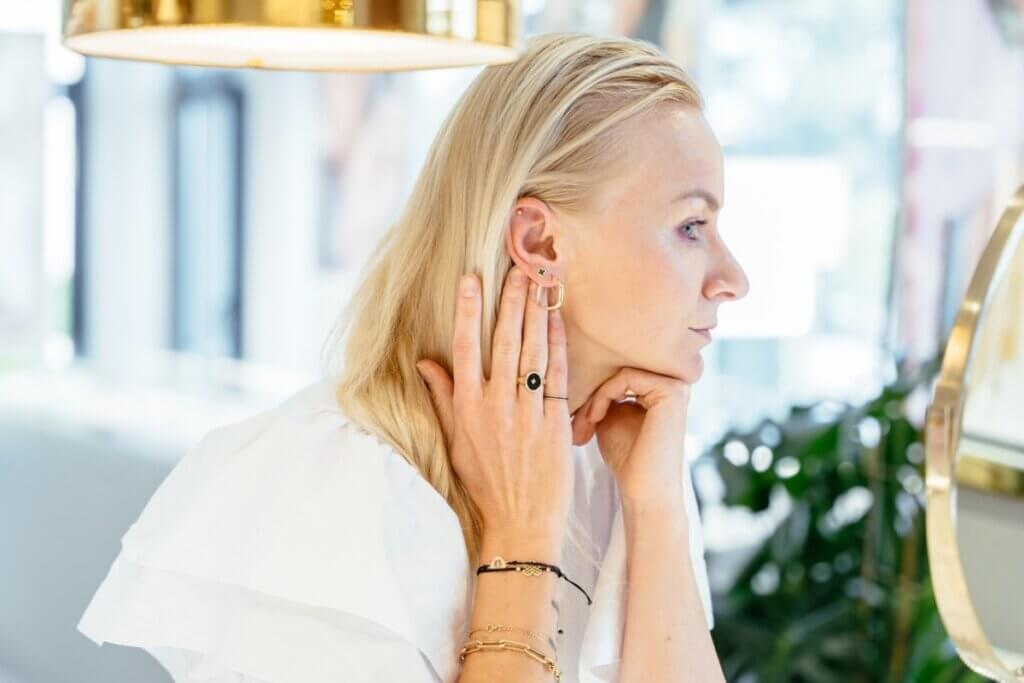 Membros inferiores e orelhas costumam ser as áreas mais afetadas pelo queloide (Imagem: Iryna Inshyna | Shutterstock)