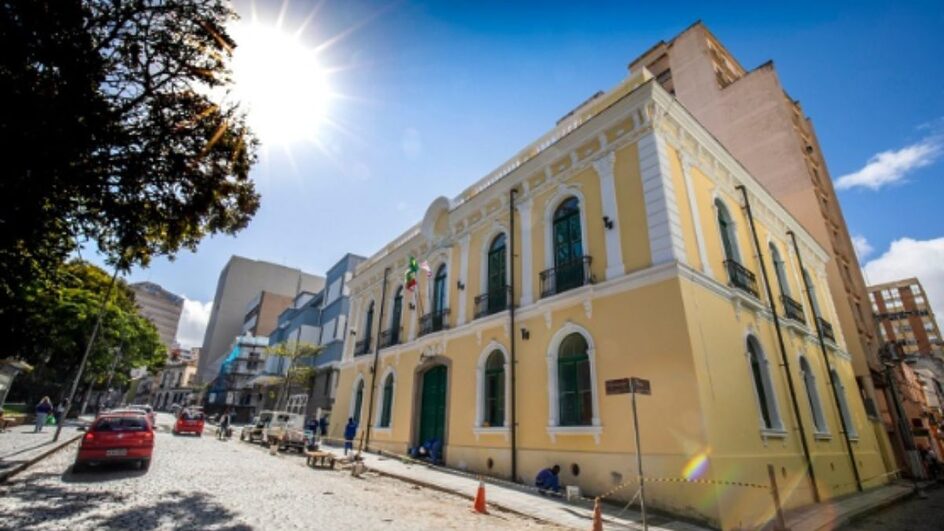 O museu fica localizado próximo a Praça XV de Novembro