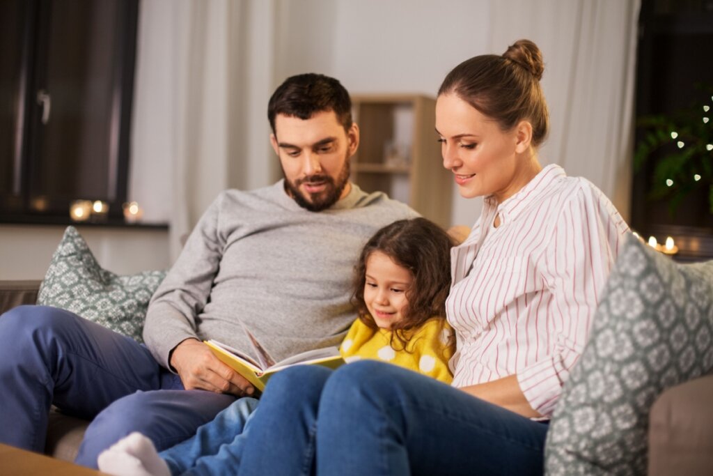 A chave para uma guarda compartilhada bem-sucedida é priorizar o bem-estar dos filhos (Imagem: Ground Picture | Shutterstock)