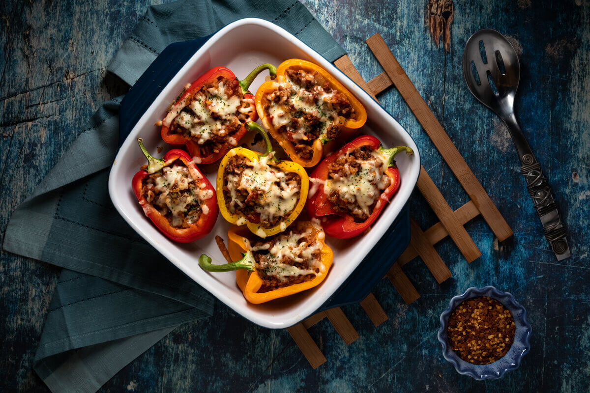 Pimentão recheado com carne moída (Imagem: Carey Jaman | Shutterstock)