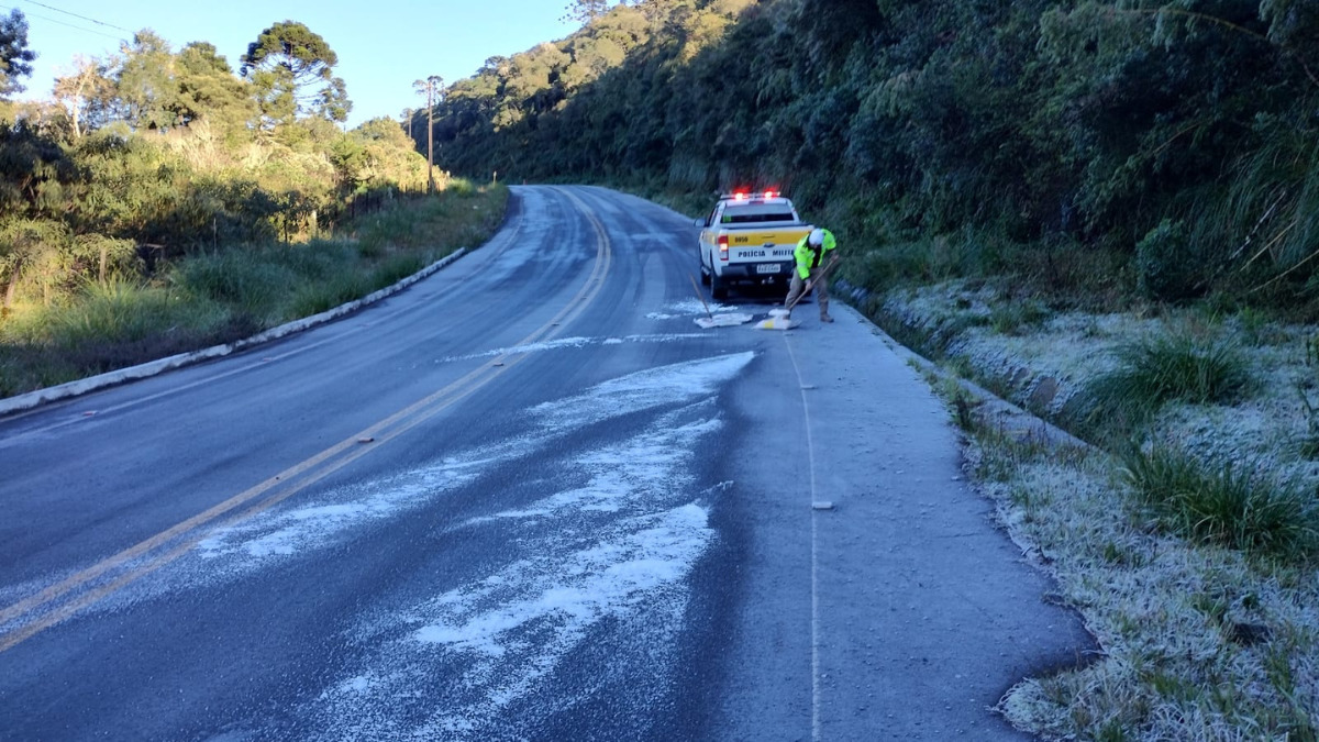 Cidade de SC registra menor temperatura do ano e estrada fica congelada