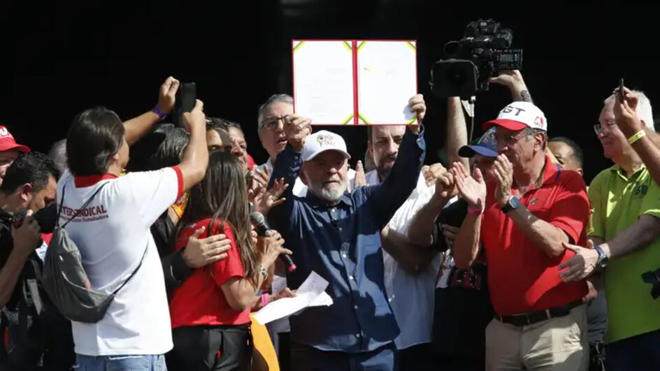 Lula aprova reajuste na tabela do Imposto de Renda