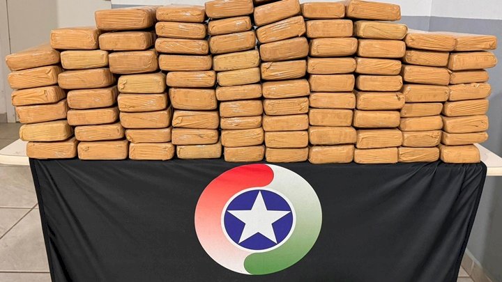 Quase 60 quilos de maconha são apreendidos em condomínio em Chapecó