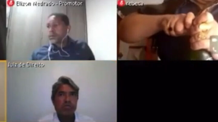 Ré abre cerveja durante audiência e juiz encerra depoimento Acho que já deu