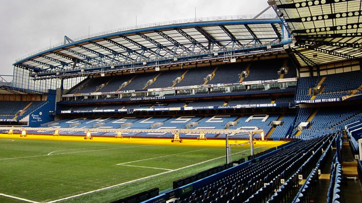 Stamford Bridge, em Londres (Foto: Ank kumar, Wikimedia Commons, Reprodução)