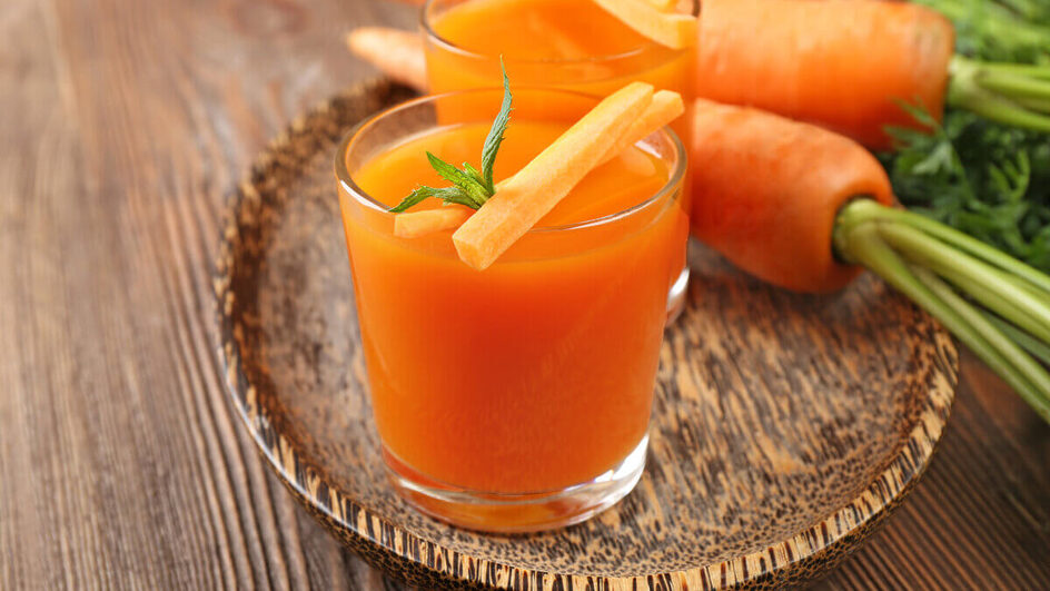 Suco de cenoura, laranja e mel (Imagem: Africa Studio | Shutterstock)