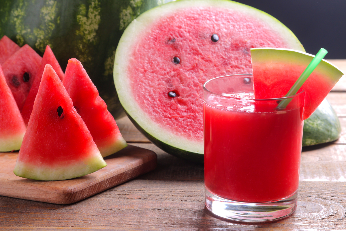 Suco para ajudar na hidratação (Imagem: MK studio | Shutterstock)