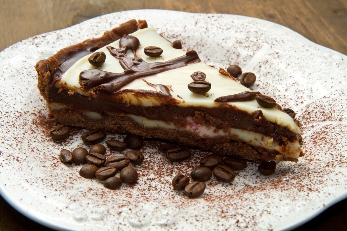 Torta de chocolate com café (Imagem: Luca Santilli | Shutterstock)