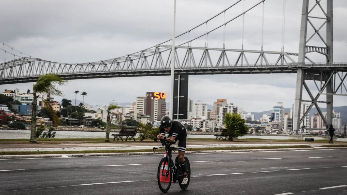TRIATLETAS DO MUNDO INTEIRO ESTARÃO EM FLORIANÓPOLIS NA BUSCA POR SUPERAR LIMITES