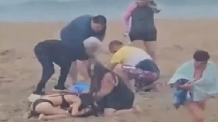 Vídeo mostra momento em que três crianças são atingidas por raio em praia de Porto Rico