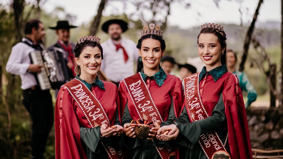 Realeza é anfitriã da Festa do Pinhão, que terá conteúdo em todas as plataformas da NSC. (Crédito: Divulgação)