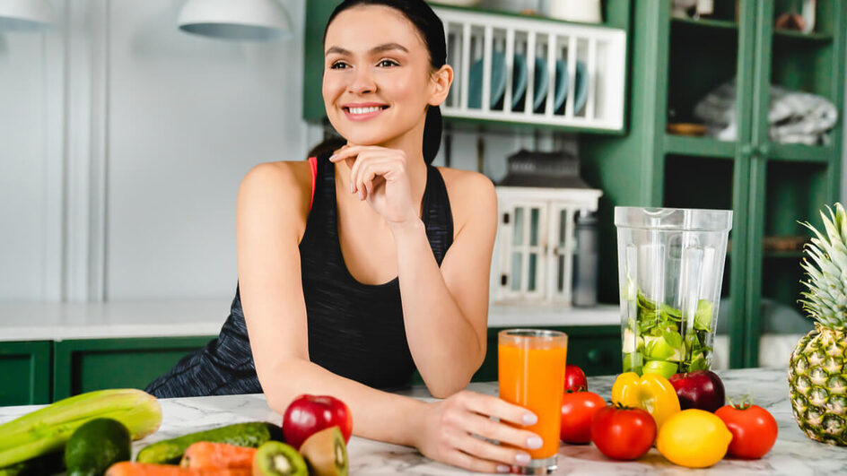 Uma alimentação adequada antes e depois do treino é fundamental tanto para emagrecer quanto para ganhar massa muscular (Imagem: Inside Creative House | Shutterstock)