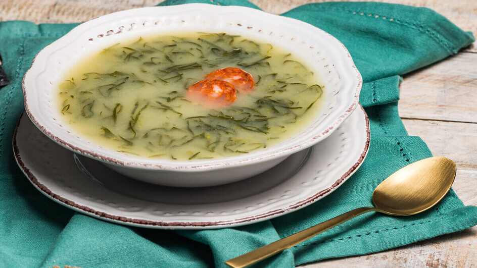 Caldo verde (Imagem: homydesignn
| Shutterstock)