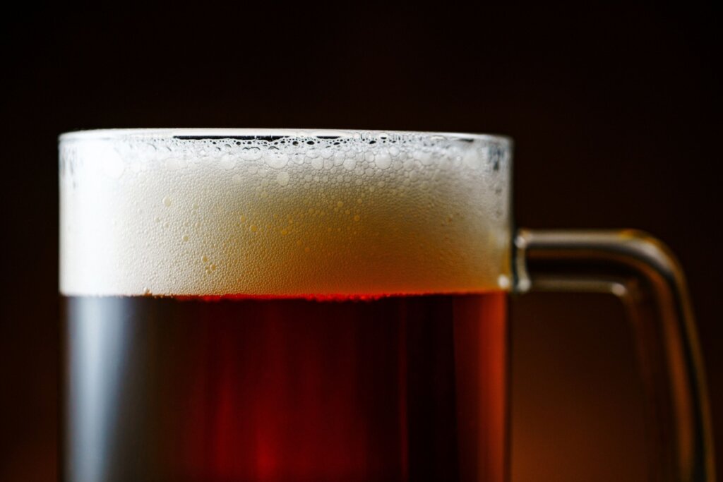 As cervejas do estilo american stout levam furrundu, doce típico cuiabano, e café (Imagem: V_Sot_Visual_Content | Shutterstock)