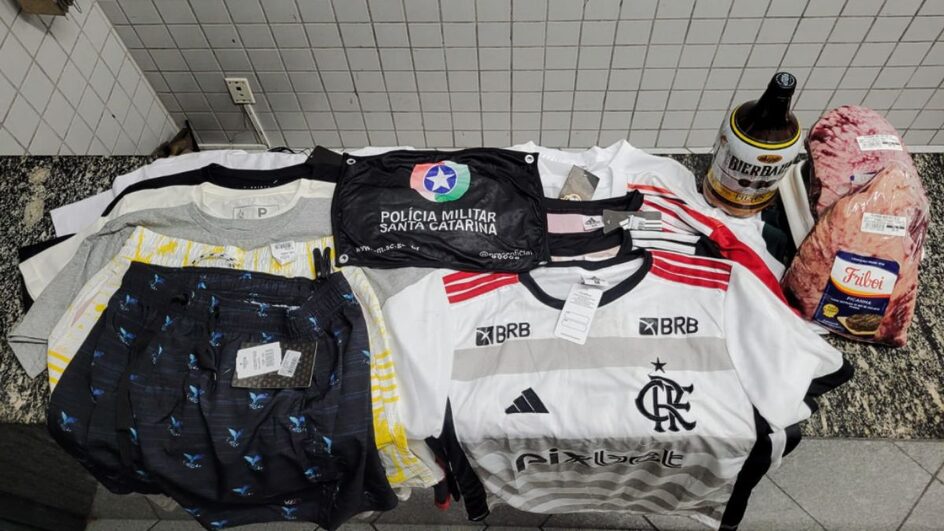 Casal que fugiu da PM e usou bebê para furtos é preso com roupas, picanha e cerveja em SC