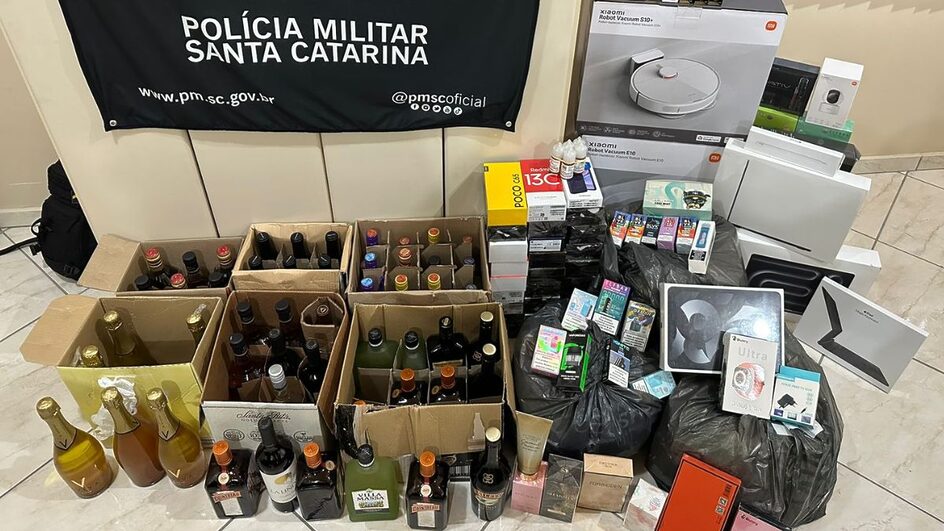 Celulares, esteroides e bebidas de luxo vindas do Paraguai são apreendidas dentro de carro em SC