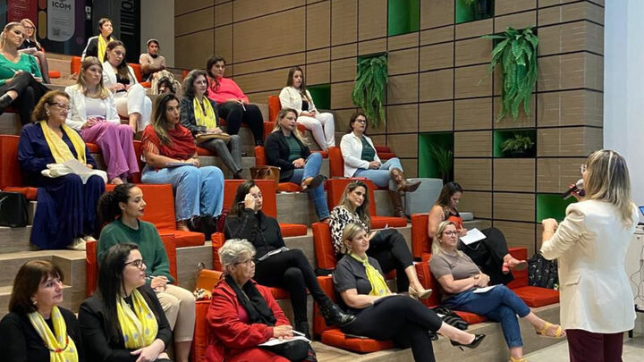 evento sobre o poder das mulheres no mundo dos negócios