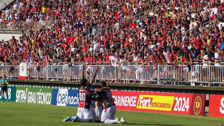 Dificuldades financeiras geram "embates" para JEC pagar rescisões de jogadores